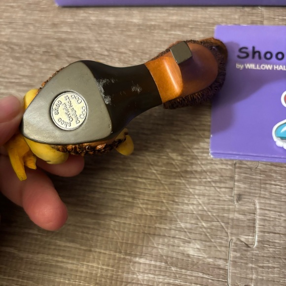 Shoo Shoo Monkey Ooo Ooo Willow Hall Miniature Shoe - Picture 3 of 3